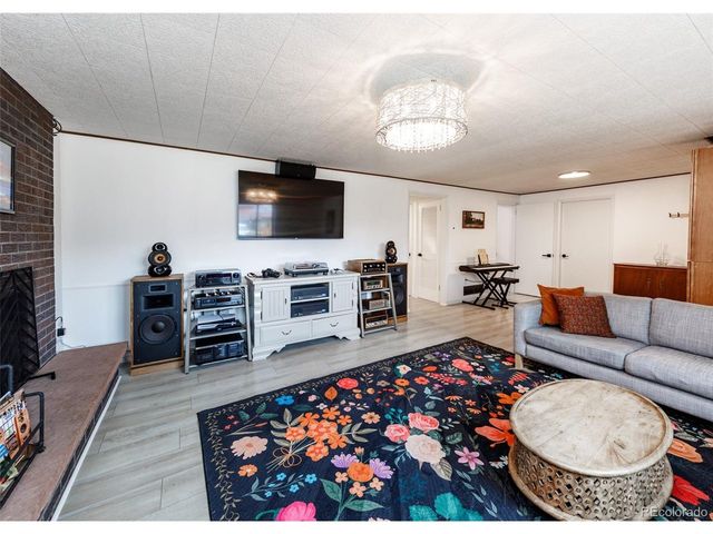 609 Pioneer Ln, Colorado Springs, CO 80904