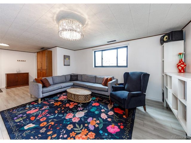 609 Pioneer Ln, Colorado Springs, CO 80904