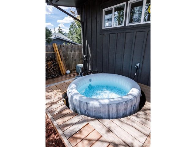 609 Pioneer Ln, Colorado Springs, CO 80904