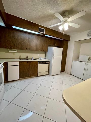 2802 N 46th Avenue B318, Hollywood, FL 33021