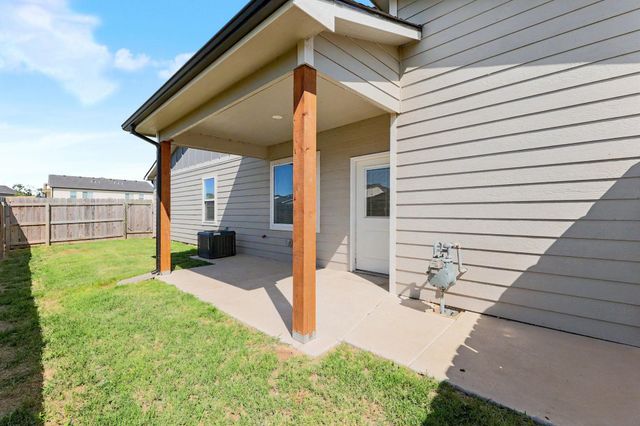 5752 E Bristol, Wichita, KS 67220