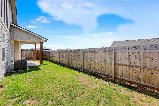 5752 E Bristol, Wichita, KS 67220
