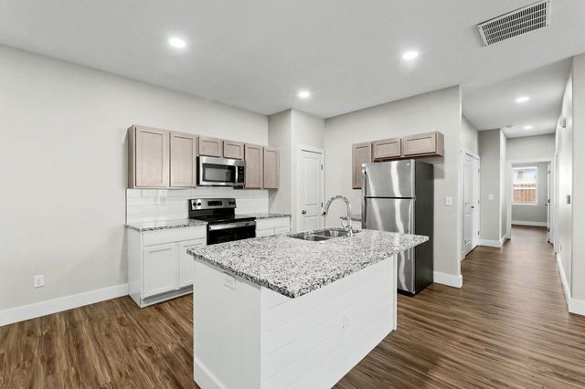 5752 E Bristol, Wichita, KS 67220
