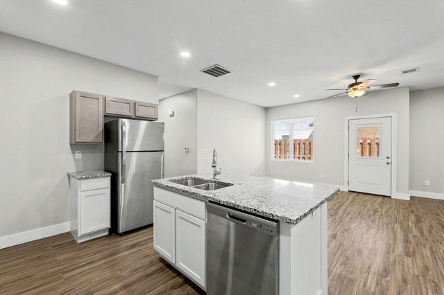 5752 E Bristol, Wichita, KS 67220
