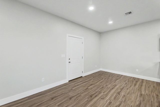 5752 E Bristol, Wichita, KS 67220