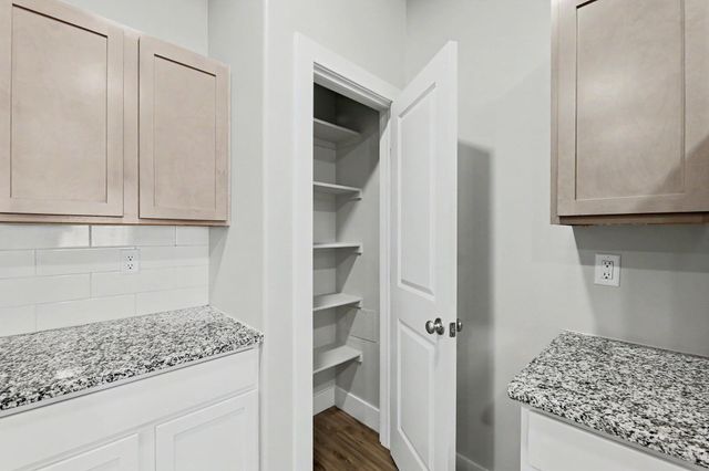 5752 E Bristol, Wichita, KS 67220
