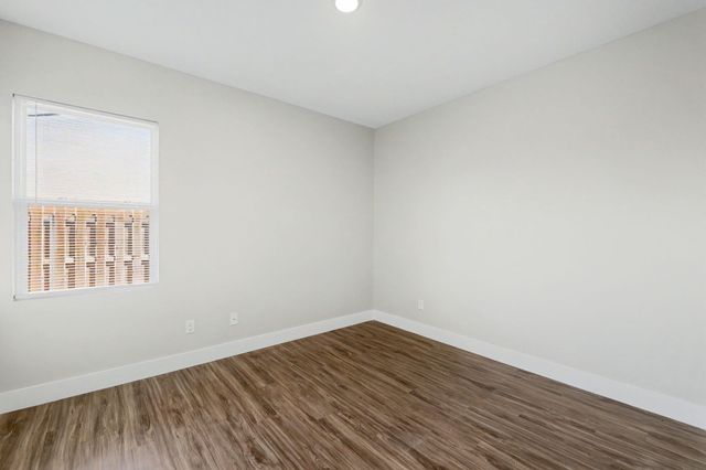 5752 E Bristol, Wichita, KS 67220