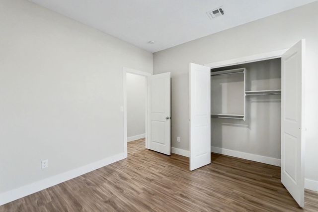 5752 E Bristol, Wichita, KS 67220
