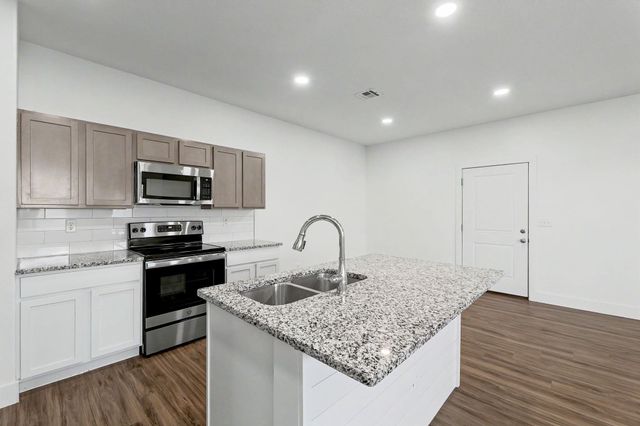 5752 E Bristol, Wichita, KS 67220