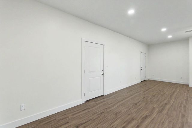 5752 E Bristol, Wichita, KS 67220
