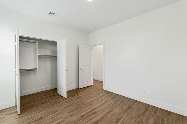 5752 E Bristol, Wichita, KS 67220