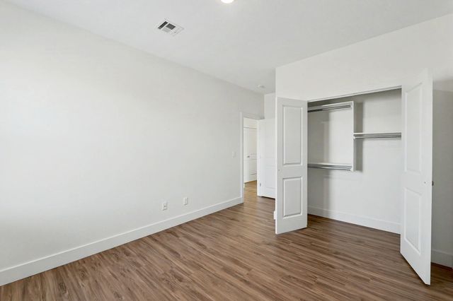 5752 E Bristol, Wichita, KS 67220