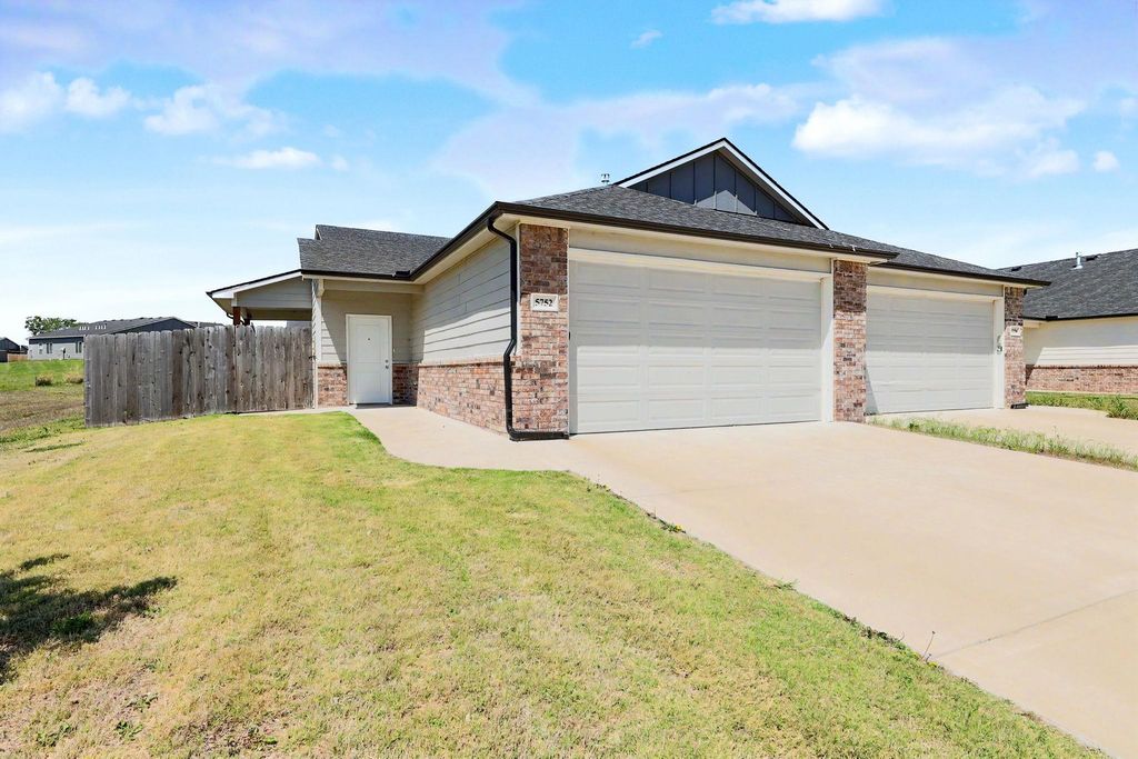 5752 E Bristol, Wichita, KS 67220