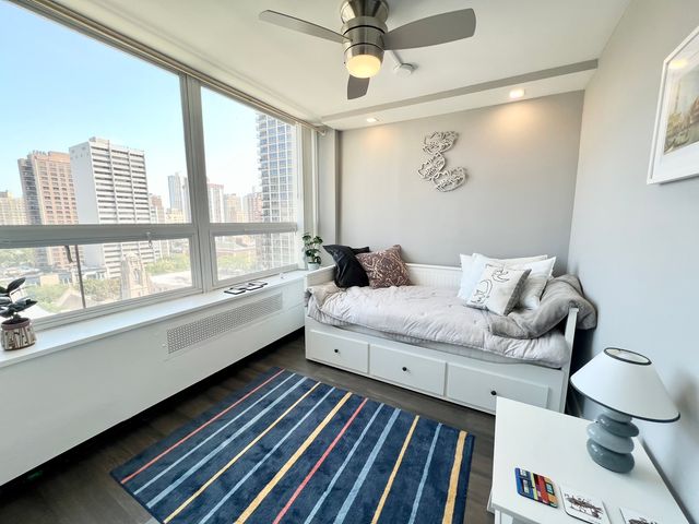 1455 N SANDBURG Terrace 1504B, Chicago, IL 60610