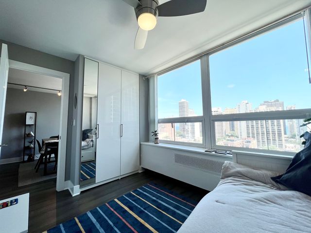 1455 N SANDBURG Terrace 1504B, Chicago, IL 60610