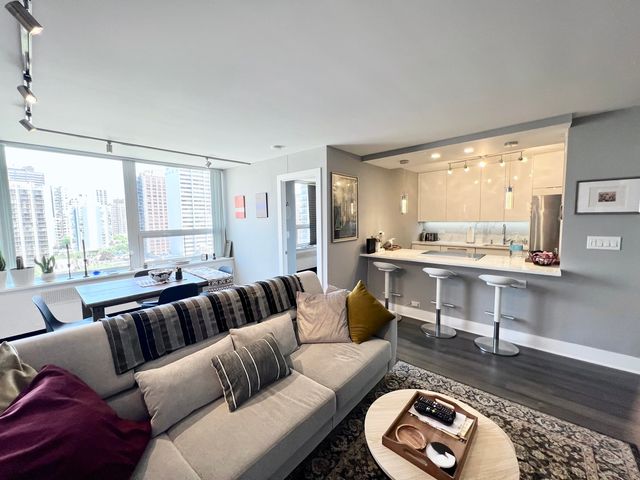 1455 N SANDBURG Terrace 1504B, Chicago, IL 60610