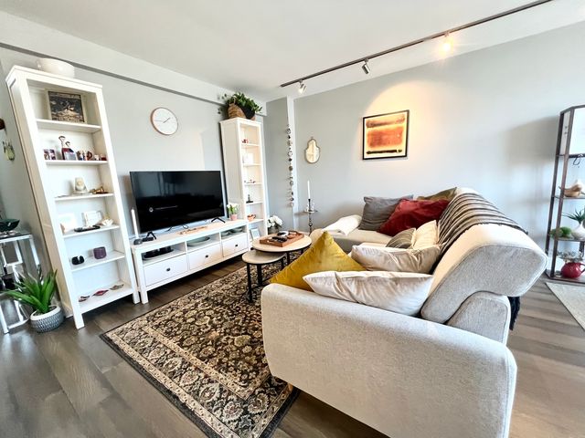 1455 N SANDBURG Terrace 1504B, Chicago, IL 60610