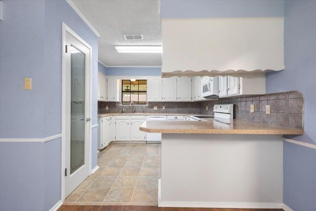 1915 Castlegate, Henderson, TX 75654