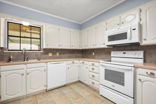 1915 Castlegate, Henderson, TX 75654
