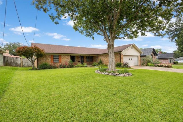1915 Castlegate, Henderson, TX 75654