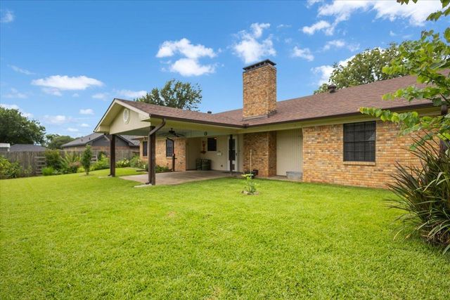 1915 Castlegate, Henderson, TX 75654