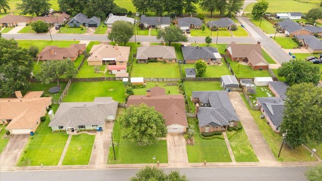 1915 Castlegate, Henderson, TX 75654