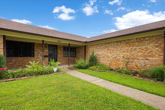 1915 Castlegate, Henderson, TX 75654
