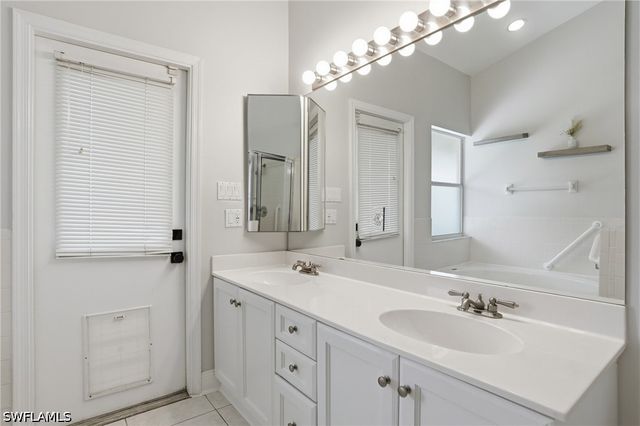 670 Lambton LN, Naples, FL 34104