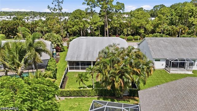 670 Lambton LN, Naples, FL 34104