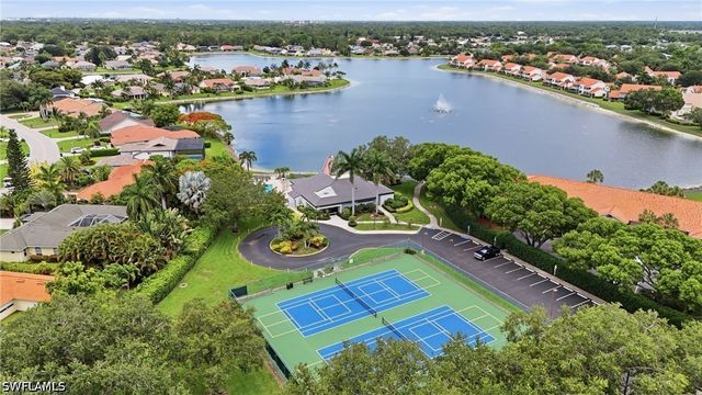 670 Lambton LN, Naples, FL 34104