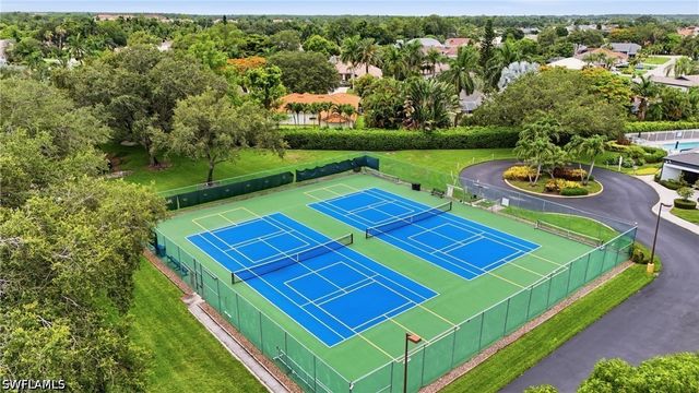 670 Lambton LN, Naples, FL 34104