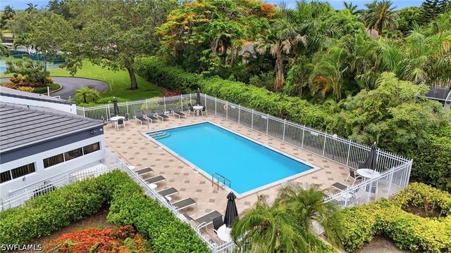 670 Lambton LN, Naples, FL 34104