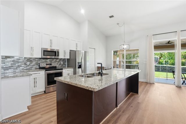 670 Lambton LN, Naples, FL 34104