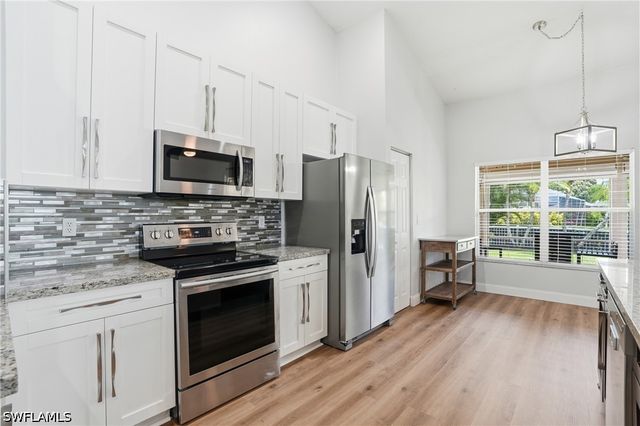 670 Lambton LN, Naples, FL 34104
