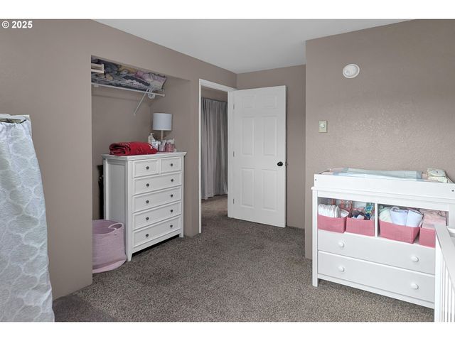 1300 ROLLING HILLS Rd, Roseburg, OR 97471