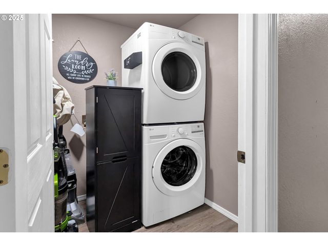 1300 ROLLING HILLS Rd, Roseburg, OR 97471