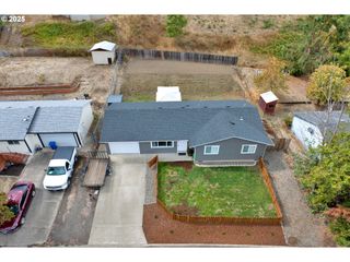1300 ROLLING HILLS Rd, Roseburg, OR 97471