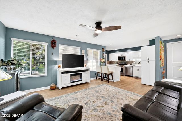 800 E 9th Avenue, New Smyrna Beach, FL 32169