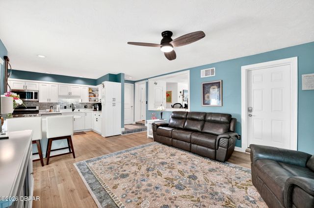 800 E 9th Avenue, New Smyrna Beach, FL 32169