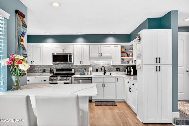 800 E 9th Avenue, New Smyrna Beach, FL 32169