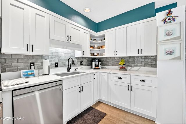 800 E 9th Avenue, New Smyrna Beach, FL 32169
