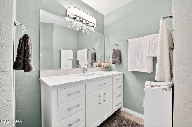 800 E 9th Avenue, New Smyrna Beach, FL 32169