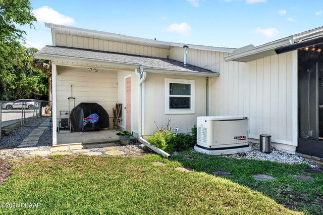800 E 9th Avenue, New Smyrna Beach, FL 32169