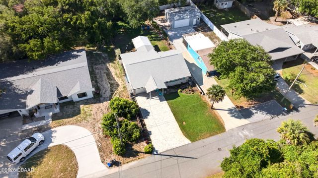 800 E 9th Avenue, New Smyrna Beach, FL 32169