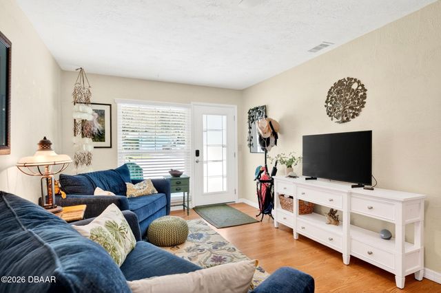 800 E 9th Avenue, New Smyrna Beach, FL 32169