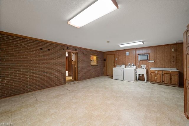 813 Country Lane, Winston-salem, NC 27107