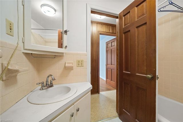 813 Country Lane, Winston-salem, NC 27107