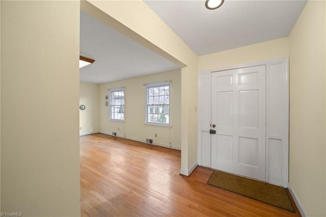 813 Country Lane, Winston-salem, NC 27107