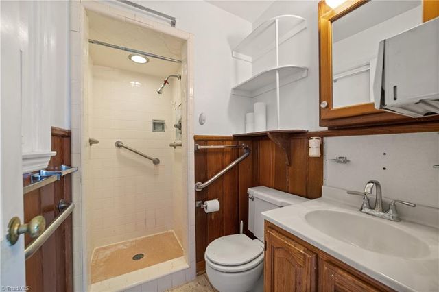 813 Country Lane, Winston-salem, NC 27107