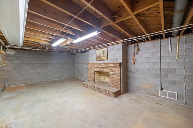 813 Country Lane, Winston-salem, NC 27107